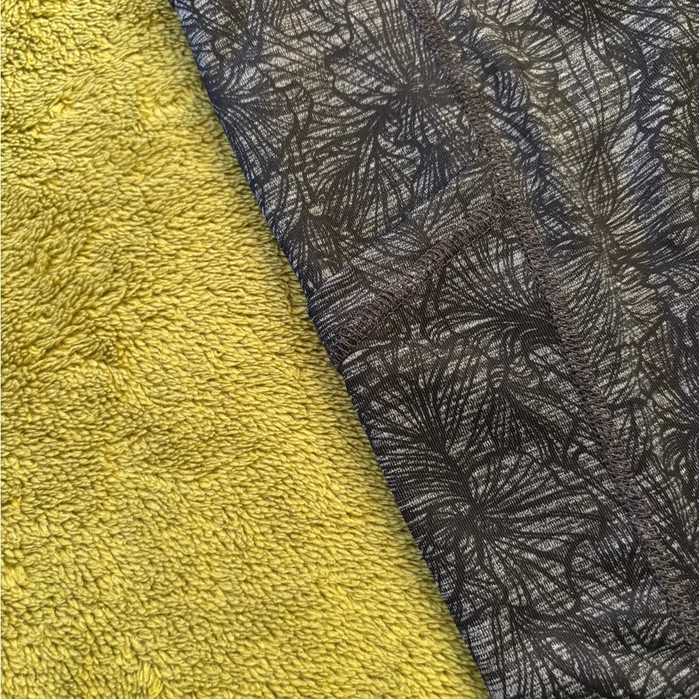 Patterned Yoga Pants - Picture 2 of 8